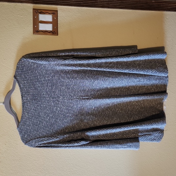 Nice Gray tunic - Picture 4 of 4
